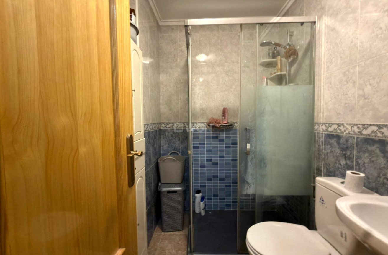 Odsprzedaż - Mieszkanie w bloku - Torrevieja - Curva Del Palangre