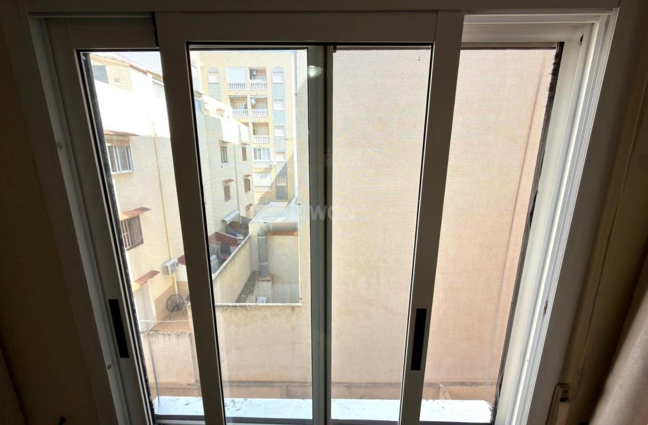 Odsprzedaż - Mieszkanie w bloku - Torrevieja - Curva Del Palangre