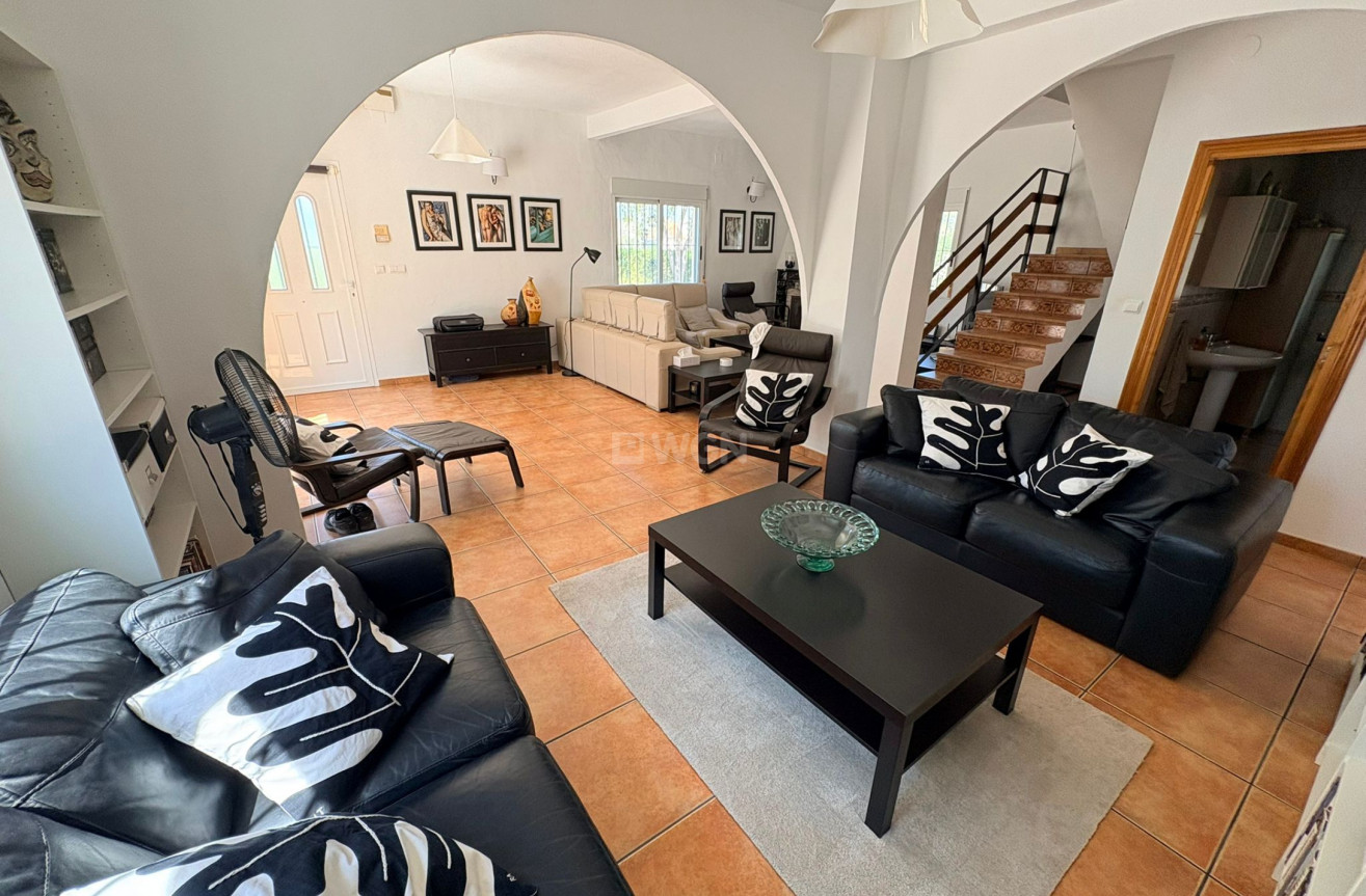 Odsprzedaż - Villa - Canadas De San Pedro - Inland