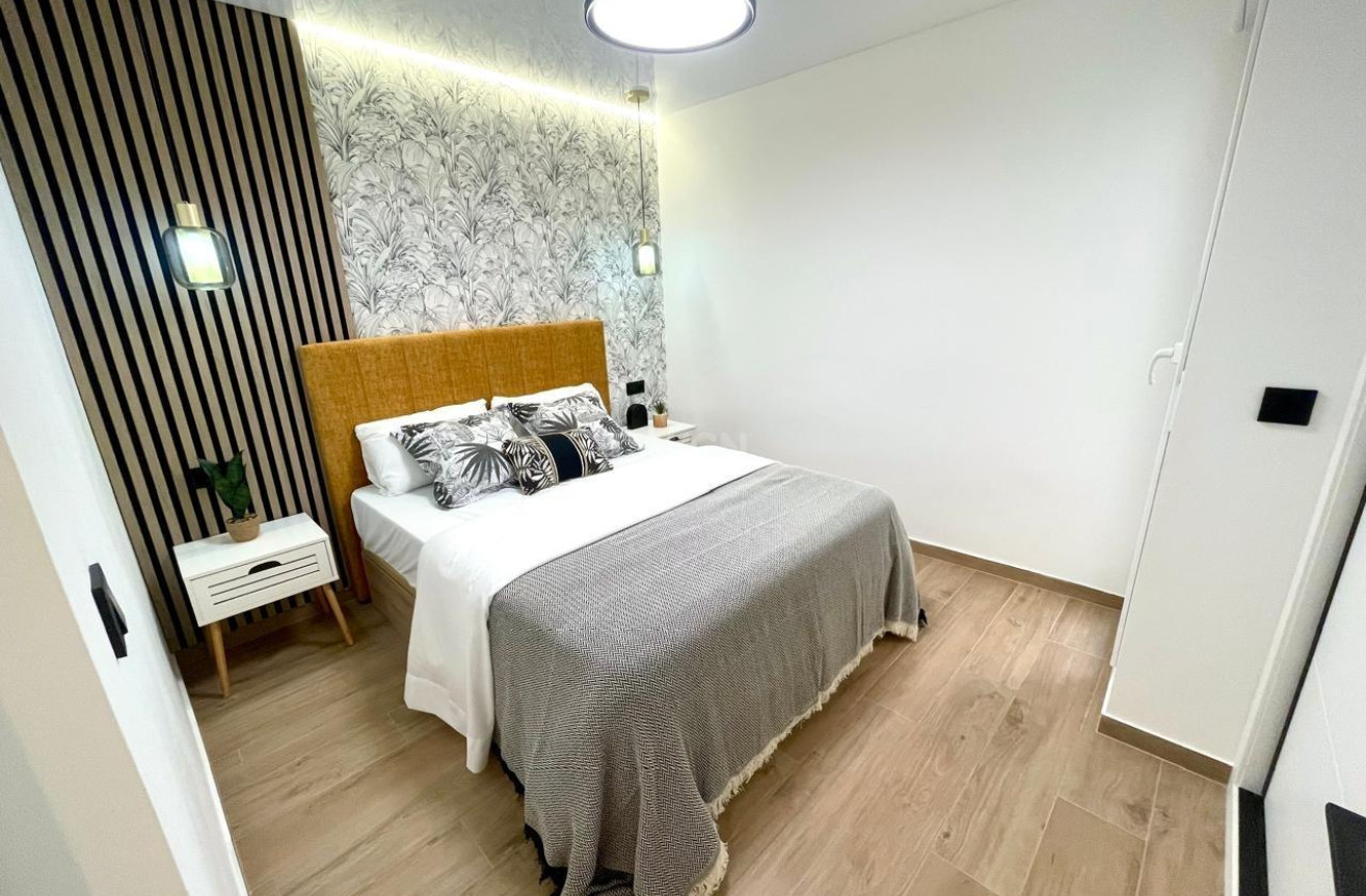 Odsprzedaż - Mieszkanie w bloku - Torrevieja - Acequion