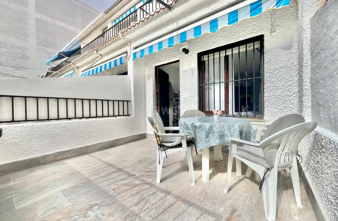 Odsprzedaż - Mieszkanie w bloku - Torrevieja - Playa de los Locos