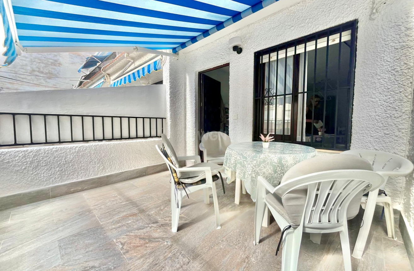 Odsprzedaż - Mieszkanie w bloku - Torrevieja - Playa de los Locos