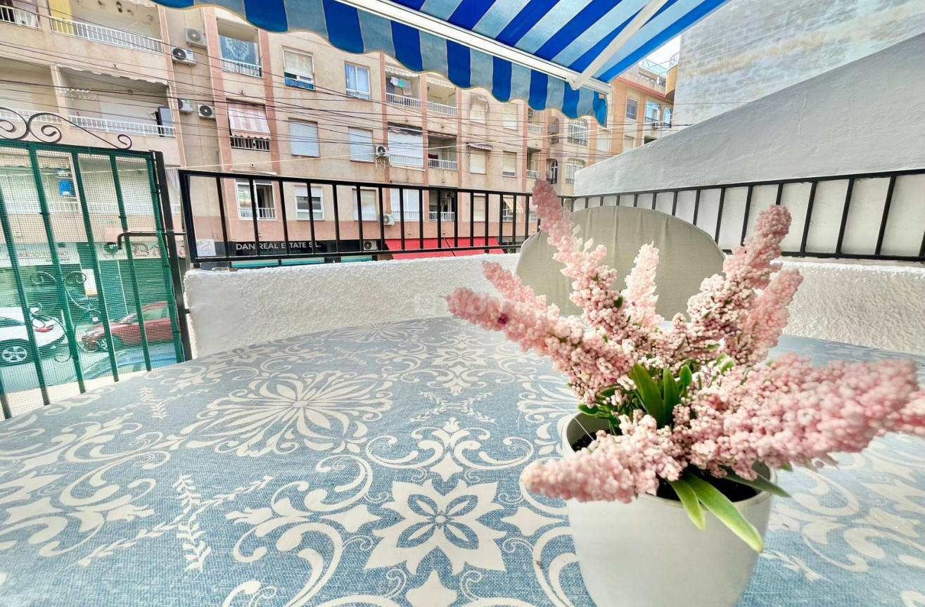 Odsprzedaż - Mieszkanie w bloku - Torrevieja - Playa de los Locos