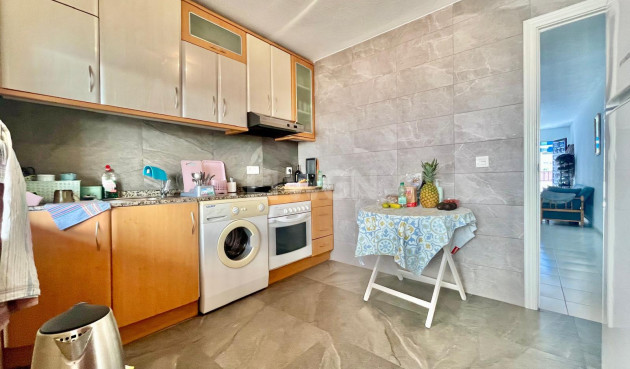 Odsprzedaż - Mieszkanie w bloku - Torrevieja - Playa de los Locos