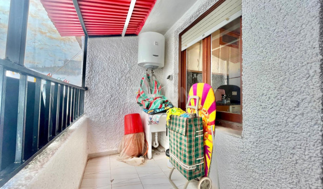Odsprzedaż - Mieszkanie w bloku - Torrevieja - Playa de los Locos