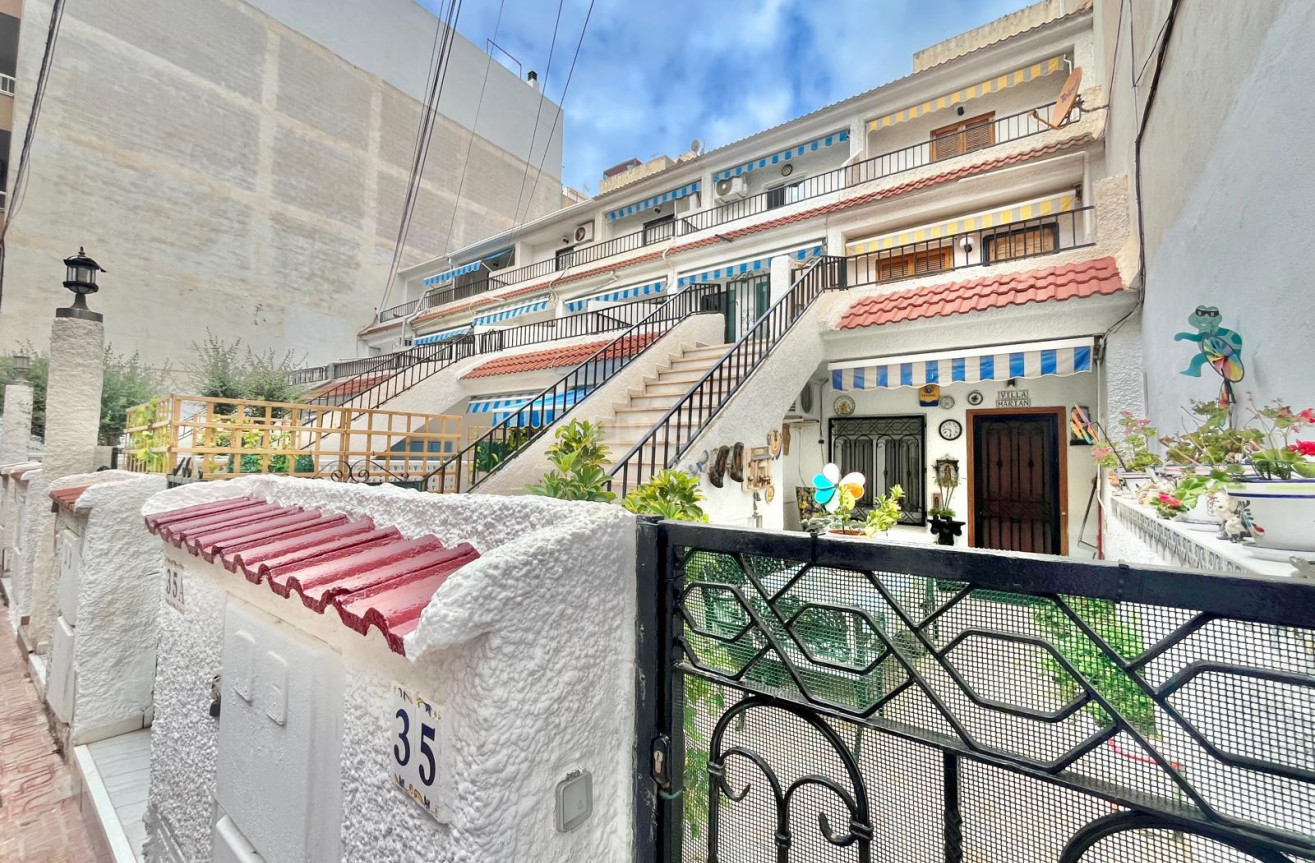 Odsprzedaż - Mieszkanie w bloku - Torrevieja - Playa de los Locos
