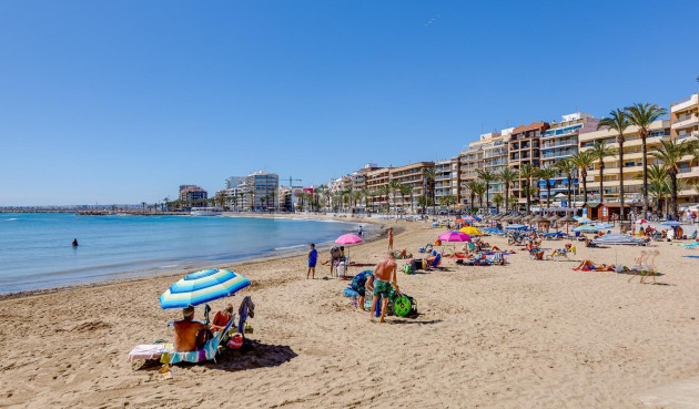 Odsprzedaż - Mieszkanie w bloku - Torrevieja - Playa de los Locos