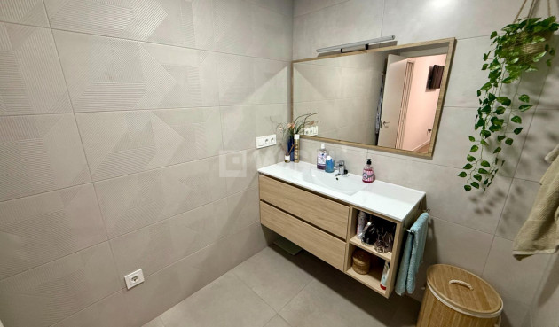 Odsprzedaż - Mieszkanie w bloku - Torrevieja - Centro