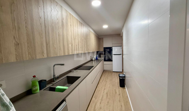 Odsprzedaż - Mieszkanie w bloku - Torrevieja - Centro