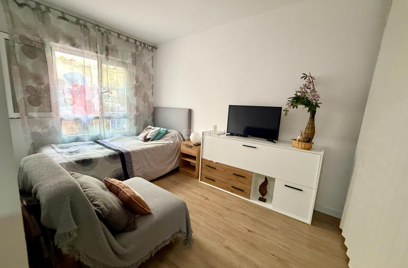 Odsprzedaż - Mieszkanie w bloku - Torrevieja - Centro