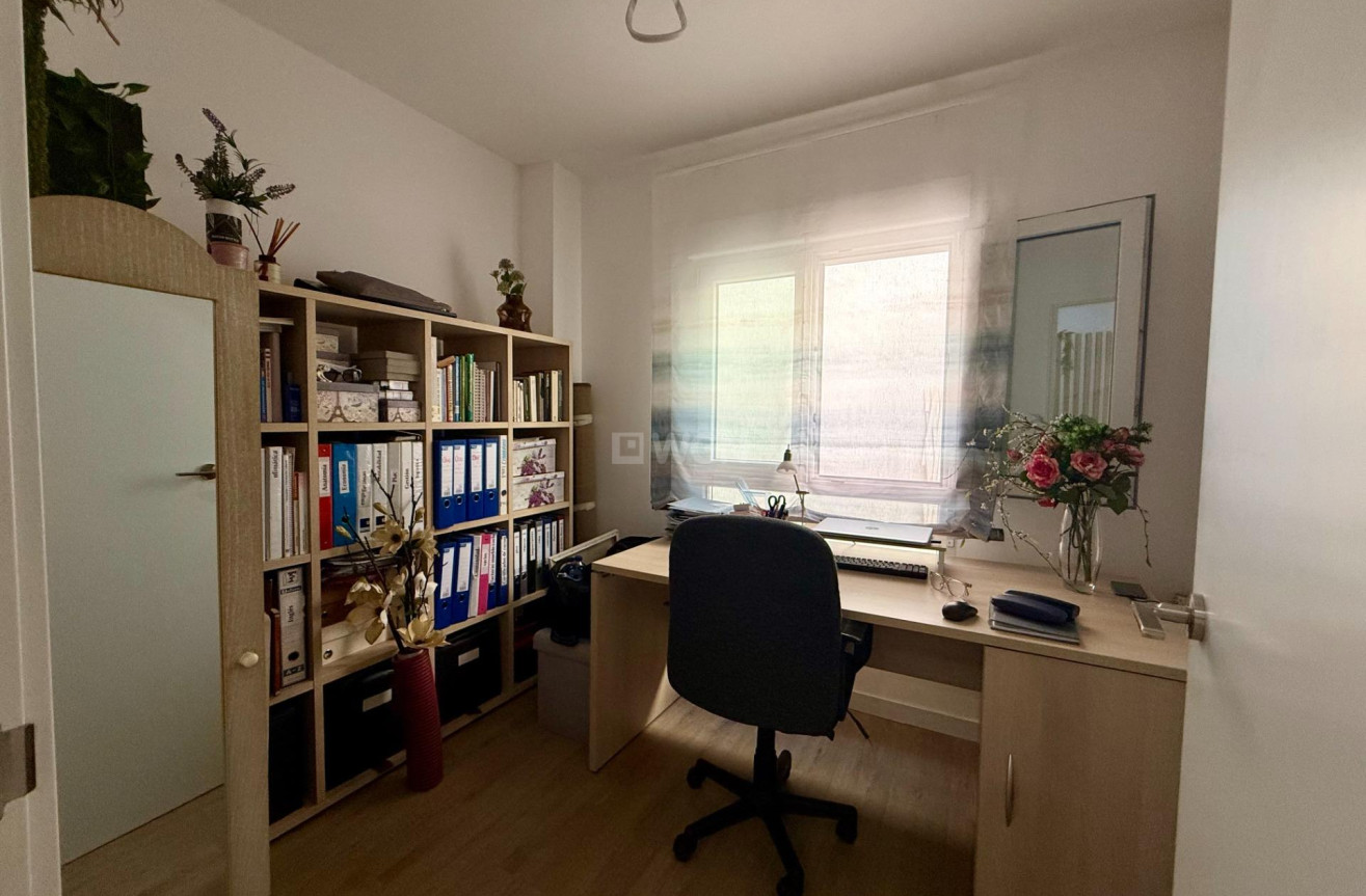 Odsprzedaż - Mieszkanie w bloku - Torrevieja - Centro