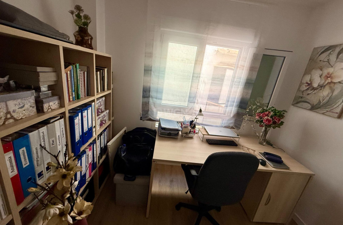 Odsprzedaż - Mieszkanie w bloku - Torrevieja - Centro