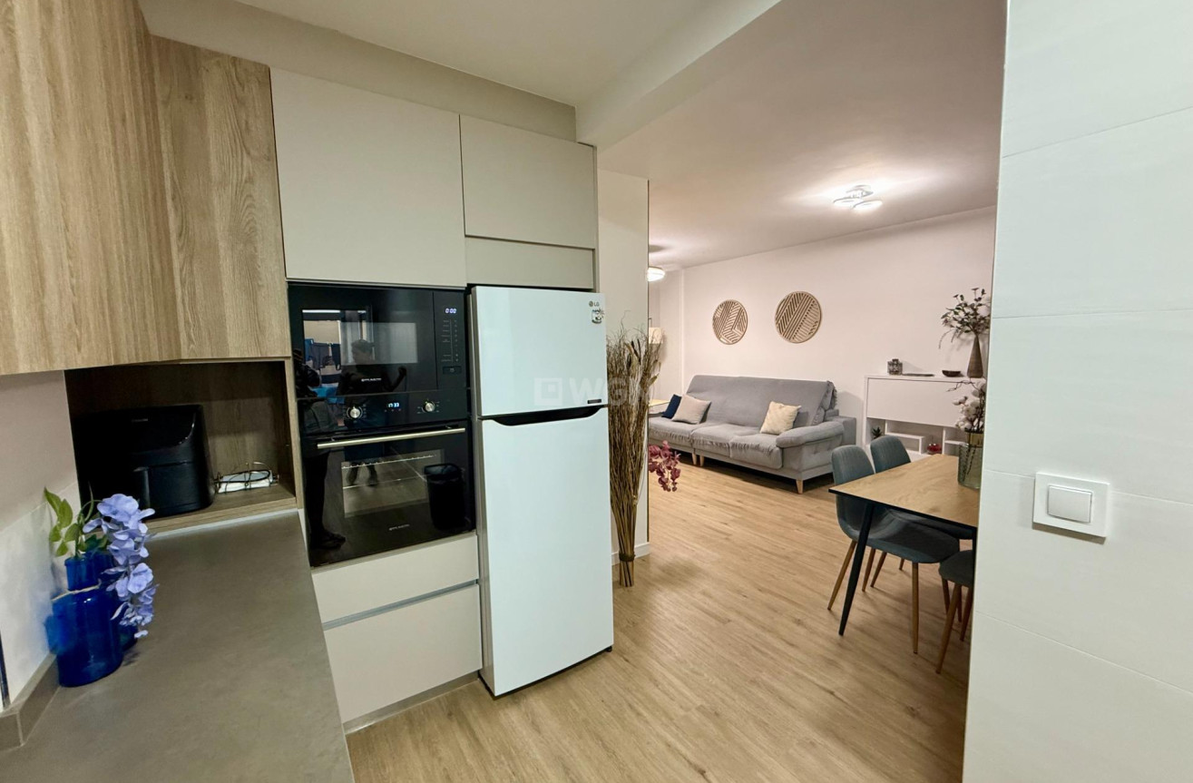 Odsprzedaż - Mieszkanie w bloku - Torrevieja - Centro