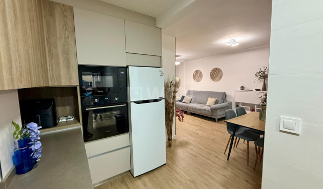 Odsprzedaż - Mieszkanie w bloku - Torrevieja - Centro