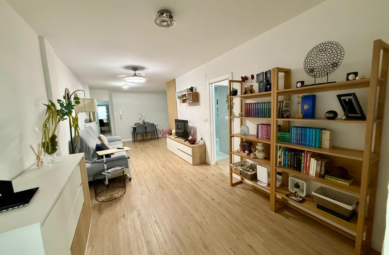 Odsprzedaż - Mieszkanie w bloku - Torrevieja - Centro