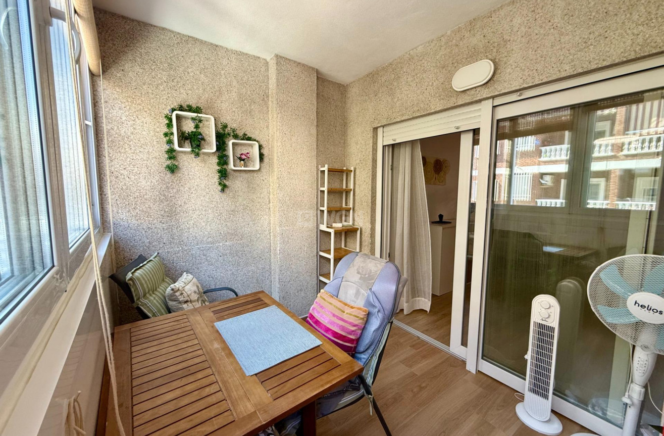 Odsprzedaż - Mieszkanie w bloku - Torrevieja - Centro