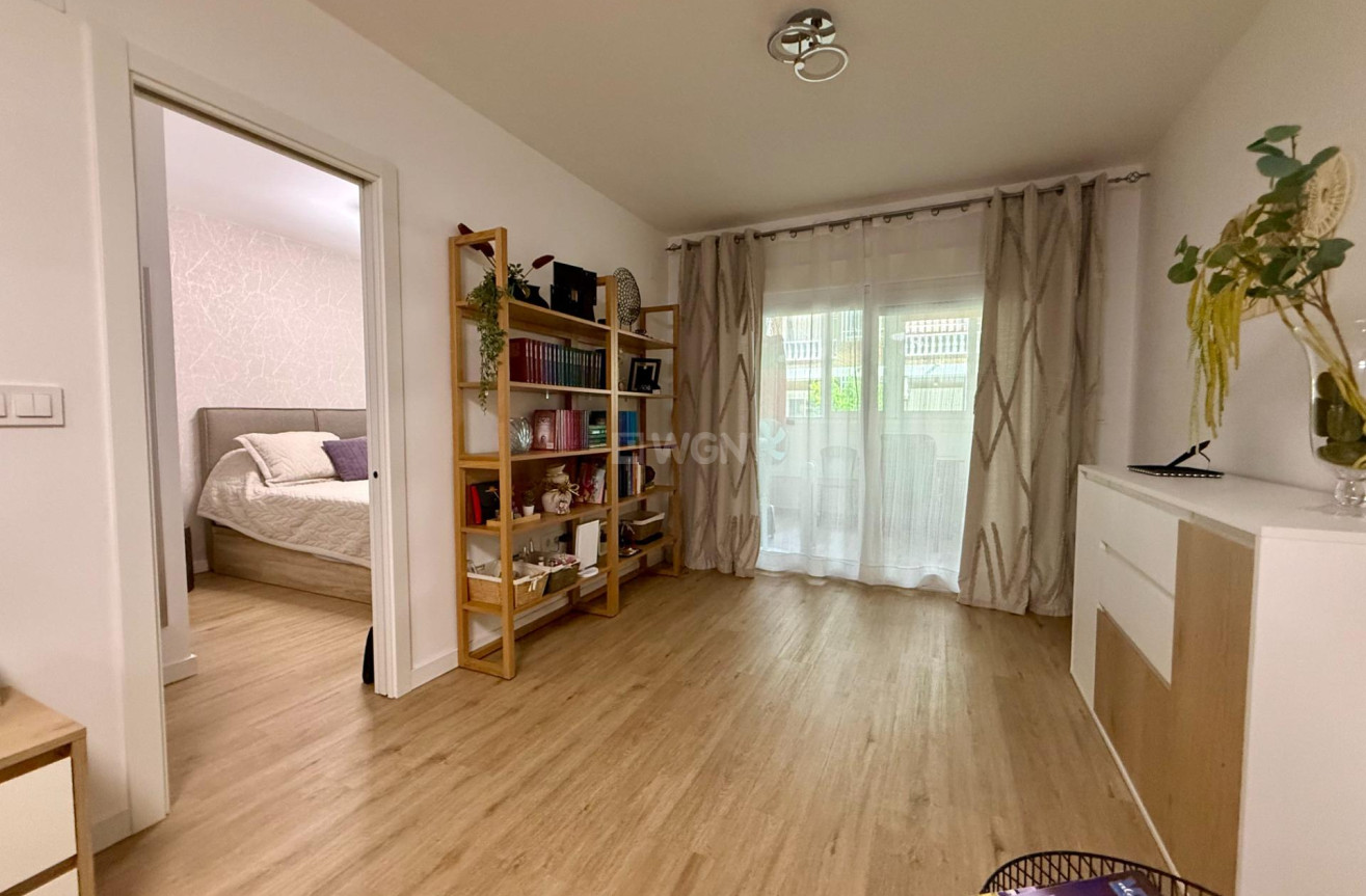 Odsprzedaż - Mieszkanie w bloku - Torrevieja - Centro