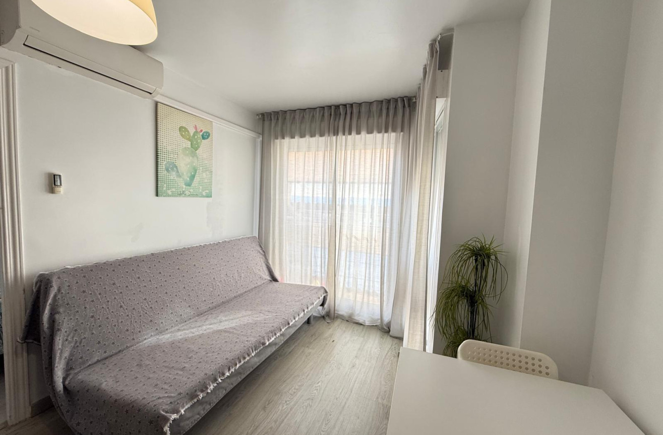 Odsprzedaż - Mieszkanie w bloku - Torrevieja - Playa del Cura
