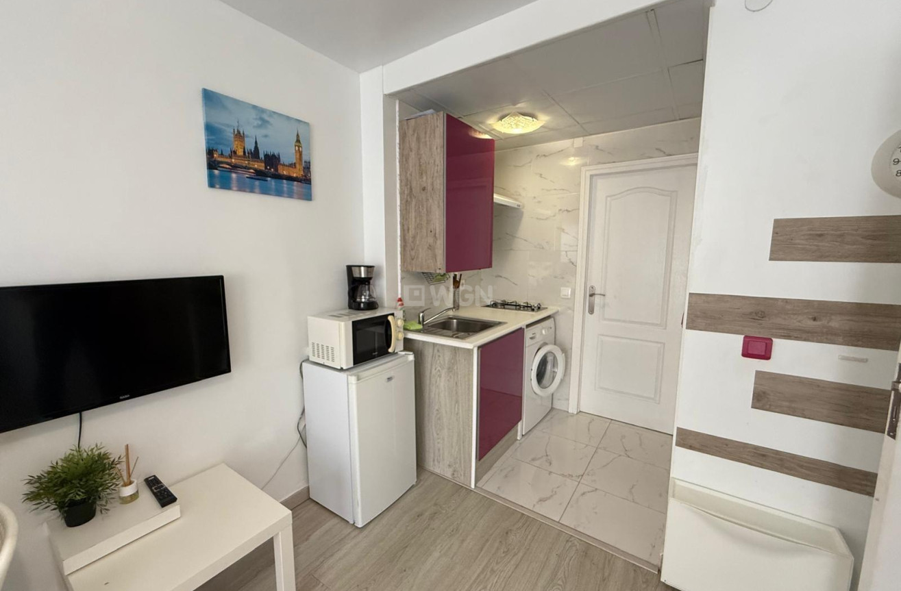 Odsprzedaż - Mieszkanie w bloku - Torrevieja - Playa del Cura
