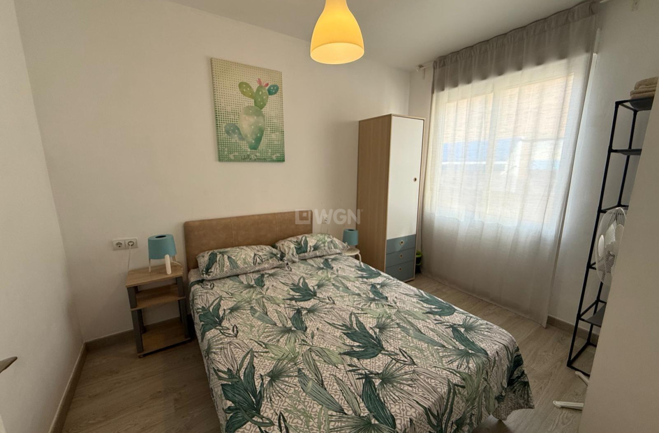 Odsprzedaż - Mieszkanie w bloku - Torrevieja - Playa del Cura