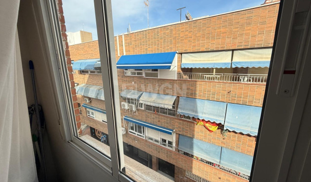 Odsprzedaż - Mieszkanie w bloku - Torrevieja - Playa del Cura