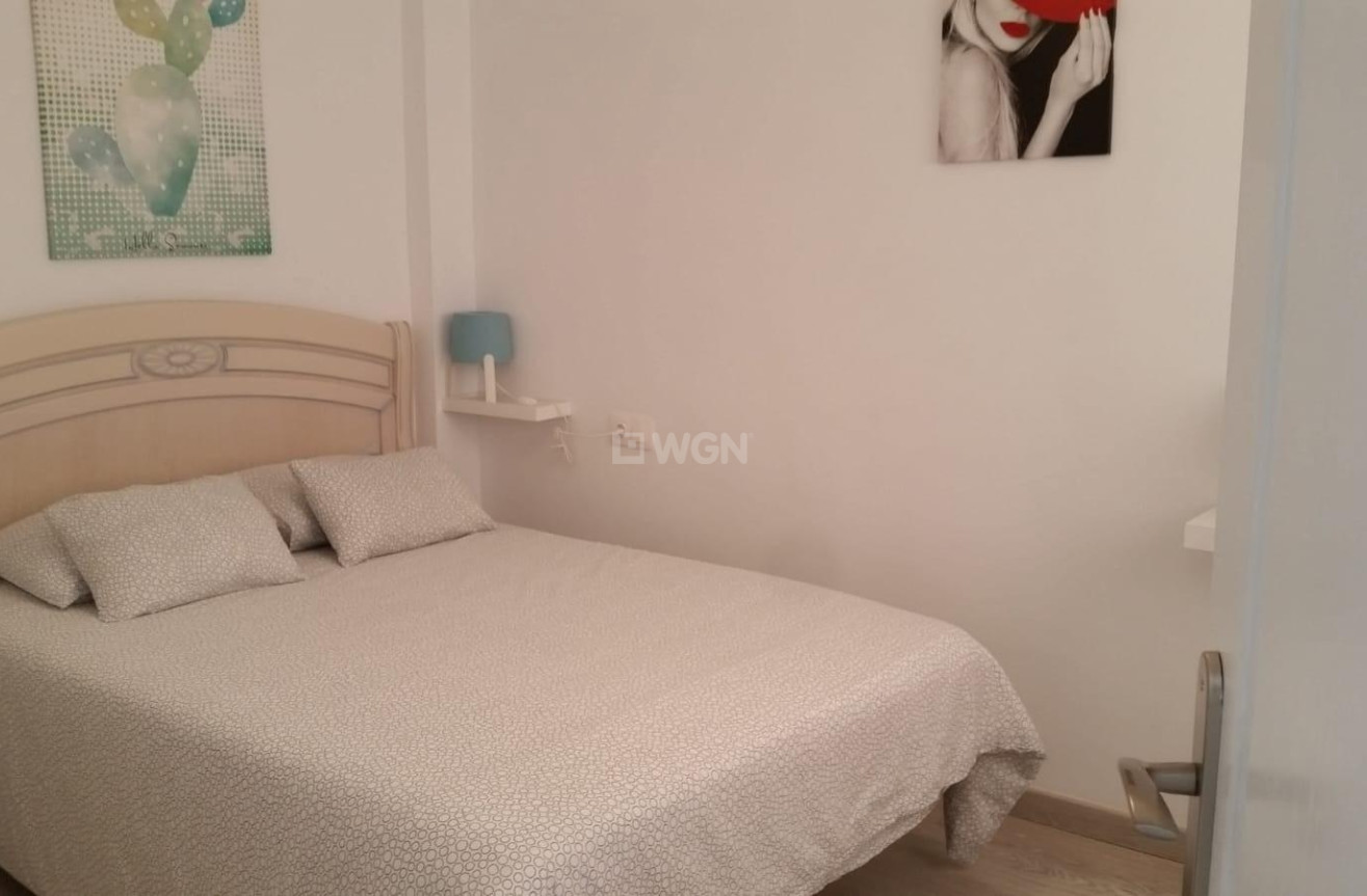 Odsprzedaż - Mieszkanie w bloku - Torrevieja - Playa del Cura