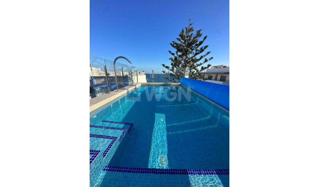 Odsprzedaż - Mieszkanie w bloku - Torrevieja - Playa de los Locos