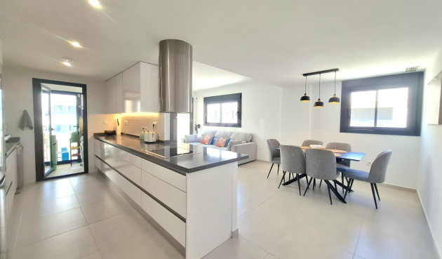 Odsprzedaż - Mieszkanie w bloku - Orihuela Costa - Villamartín
