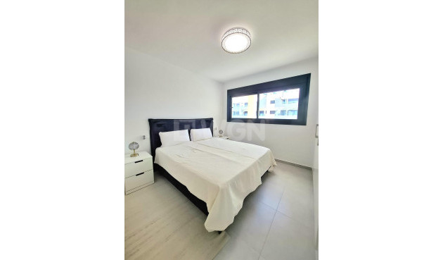 Odsprzedaż - Mieszkanie w bloku - Orihuela Costa - Villamartín