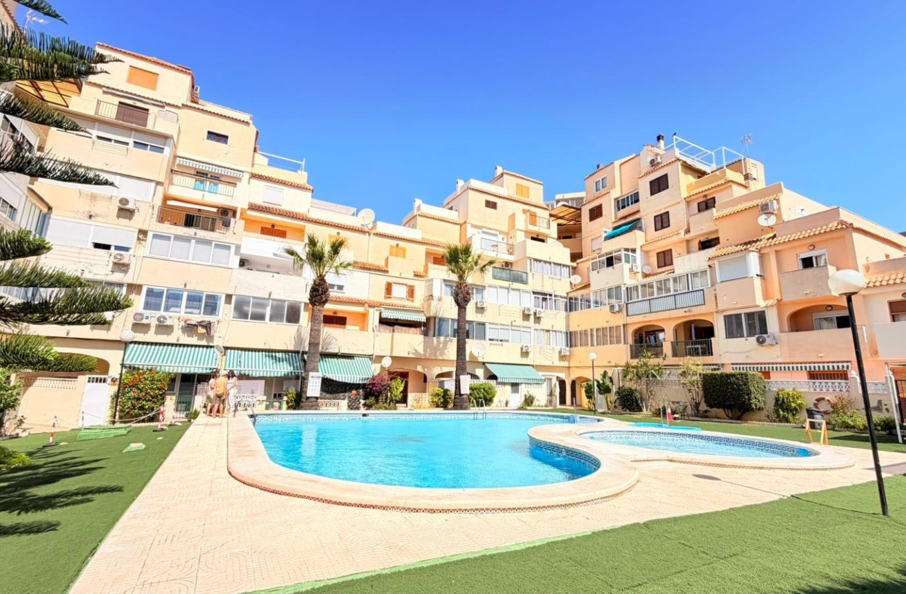 Odsprzedaż - Mieszkanie w bloku - Torrevieja - Nueva Torrevieja