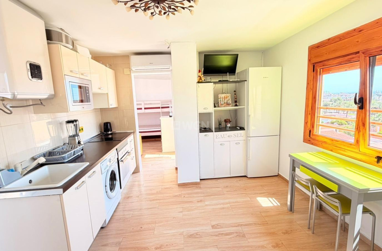 Odsprzedaż - Mieszkanie w bloku - Torrevieja - Nueva Torrevieja