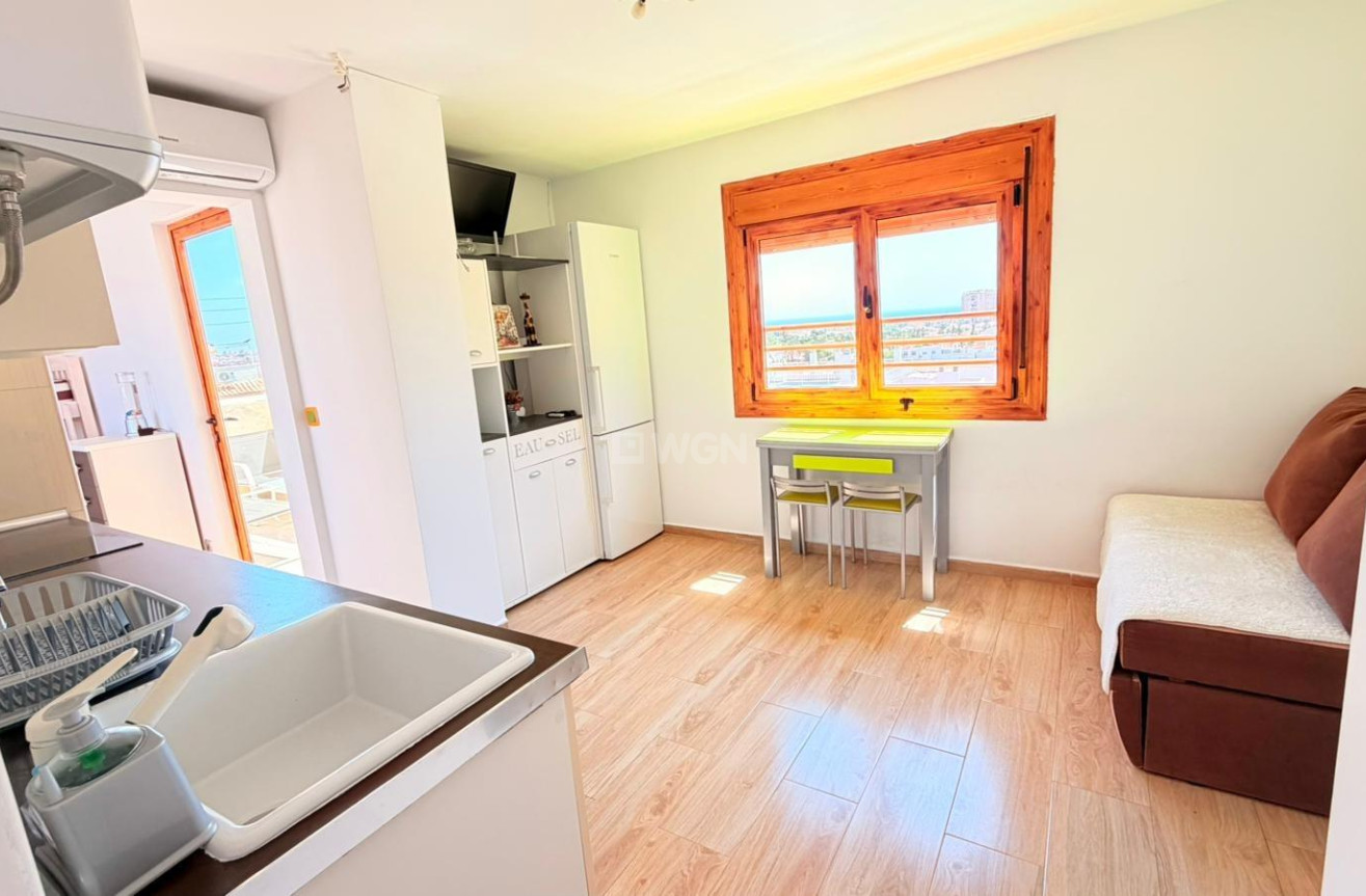 Odsprzedaż - Mieszkanie w bloku - Torrevieja - Nueva Torrevieja