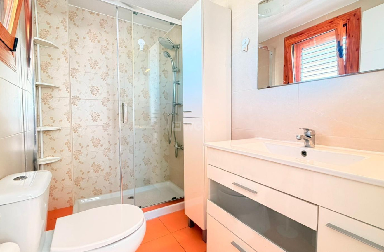 Odsprzedaż - Mieszkanie w bloku - Torrevieja - Nueva Torrevieja