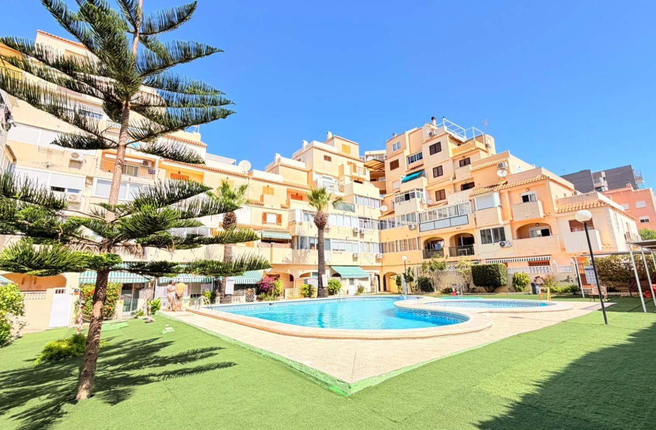 Odsprzedaż - Mieszkanie w bloku - Torrevieja - Nueva Torrevieja