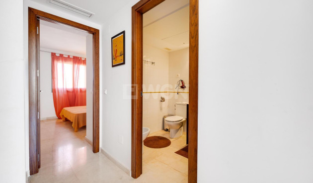 Odsprzedaż - Mieszkanie w bloku - Torrevieja - Punta Prima