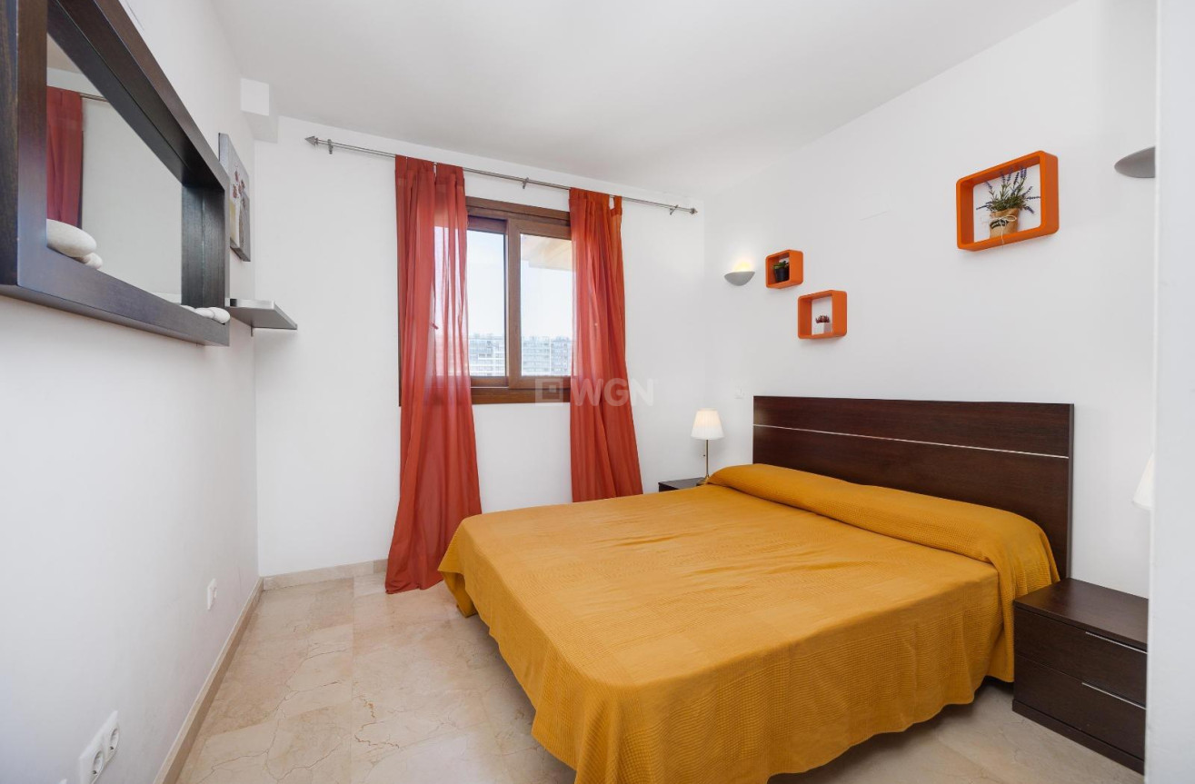 Odsprzedaż - Mieszkanie w bloku - Torrevieja - Punta Prima