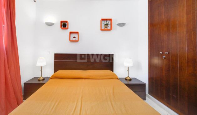 Odsprzedaż - Mieszkanie w bloku - Torrevieja - Punta Prima