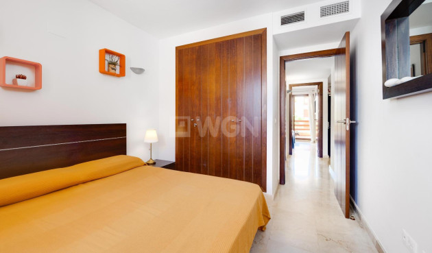 Odsprzedaż - Mieszkanie w bloku - Torrevieja - Punta Prima