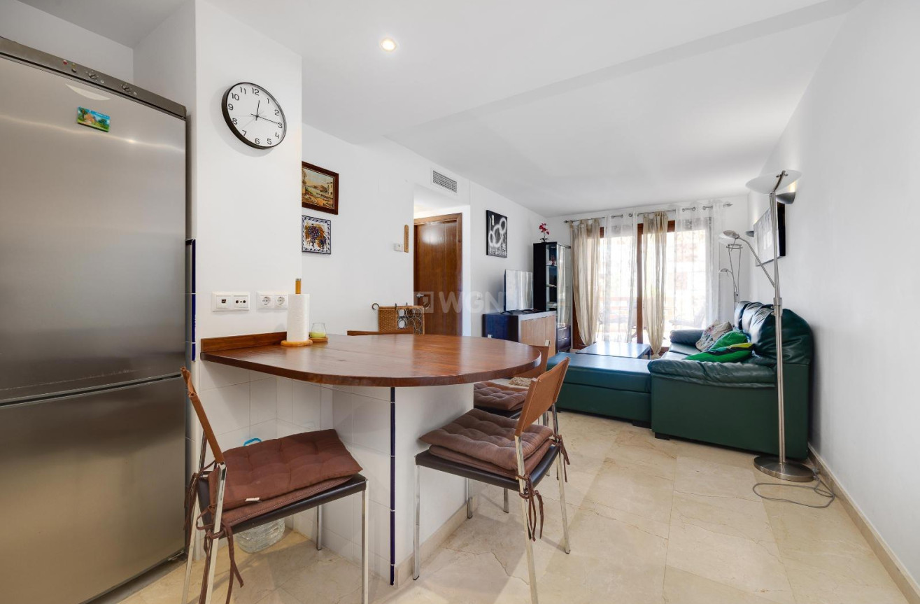 Odsprzedaż - Mieszkanie w bloku - Torrevieja - Punta Prima