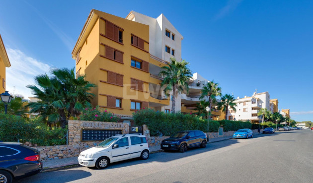 Odsprzedaż - Mieszkanie w bloku - Torrevieja - Punta Prima