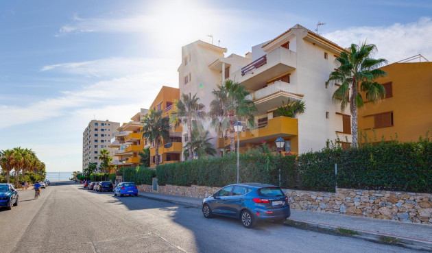 Odsprzedaż - Mieszkanie w bloku - Torrevieja - Punta Prima