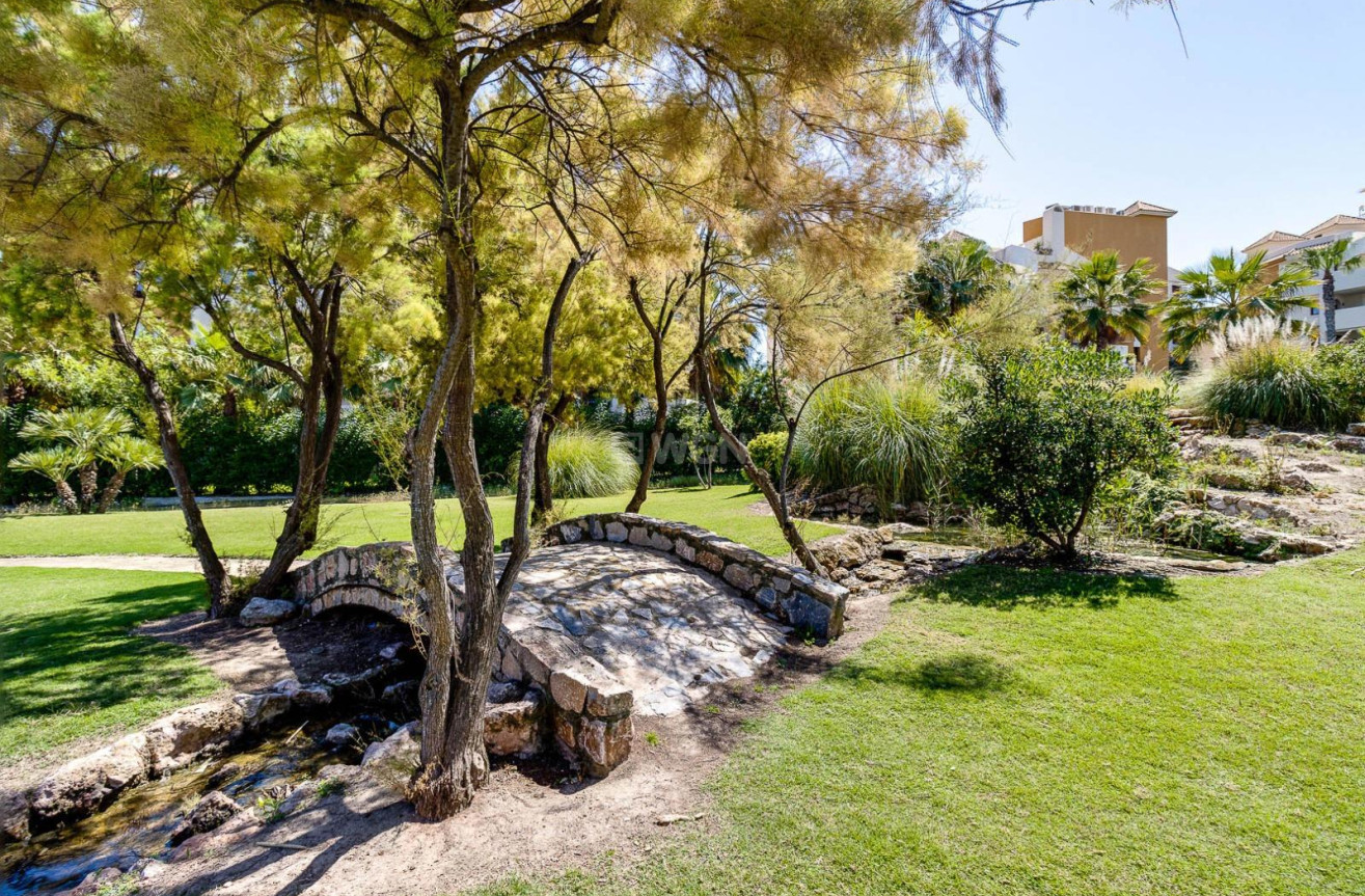 Odsprzedaż - Mieszkanie w bloku - Torrevieja - Punta Prima