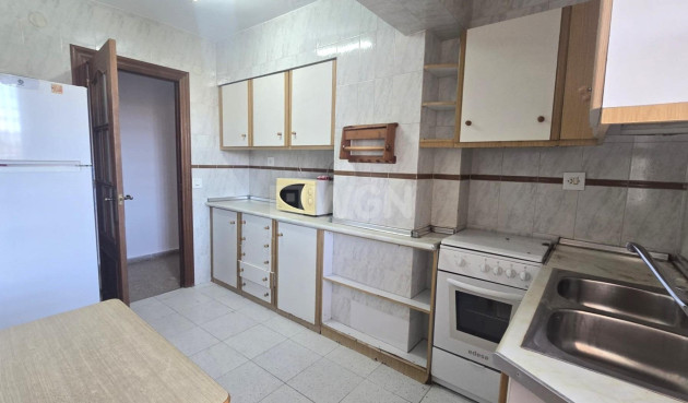 Odsprzedaż - Mieszkanie w bloku - Torrevieja - Puerto Deportivo Marina Salinas
