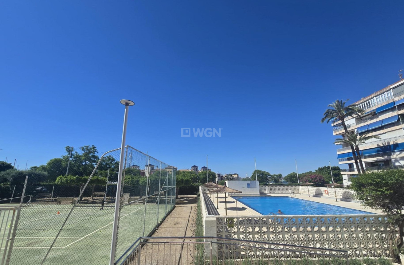 Odsprzedaż - Mieszkanie w bloku - Torrevieja - Puerto Deportivo Marina Salinas