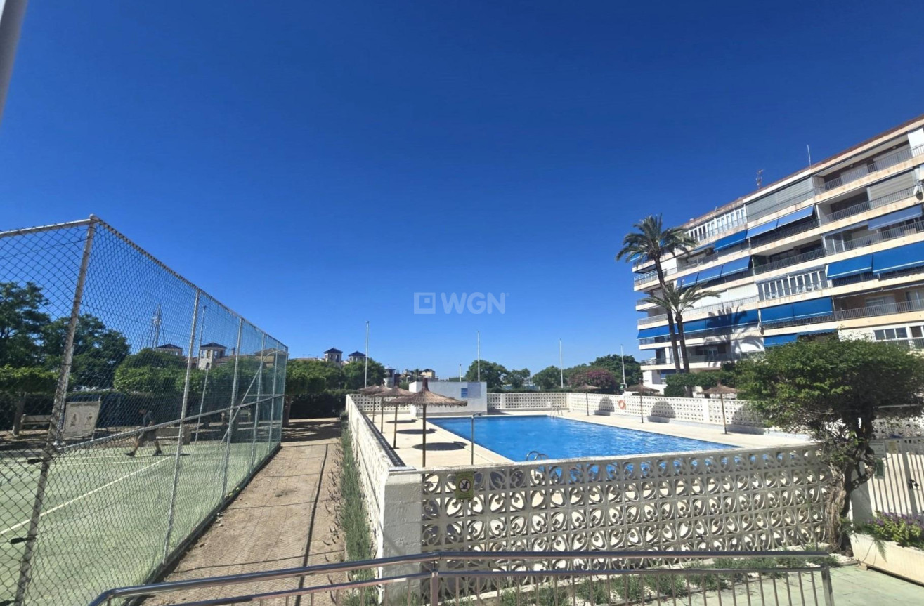 Odsprzedaż - Mieszkanie w bloku - Torrevieja - Puerto Deportivo Marina Salinas