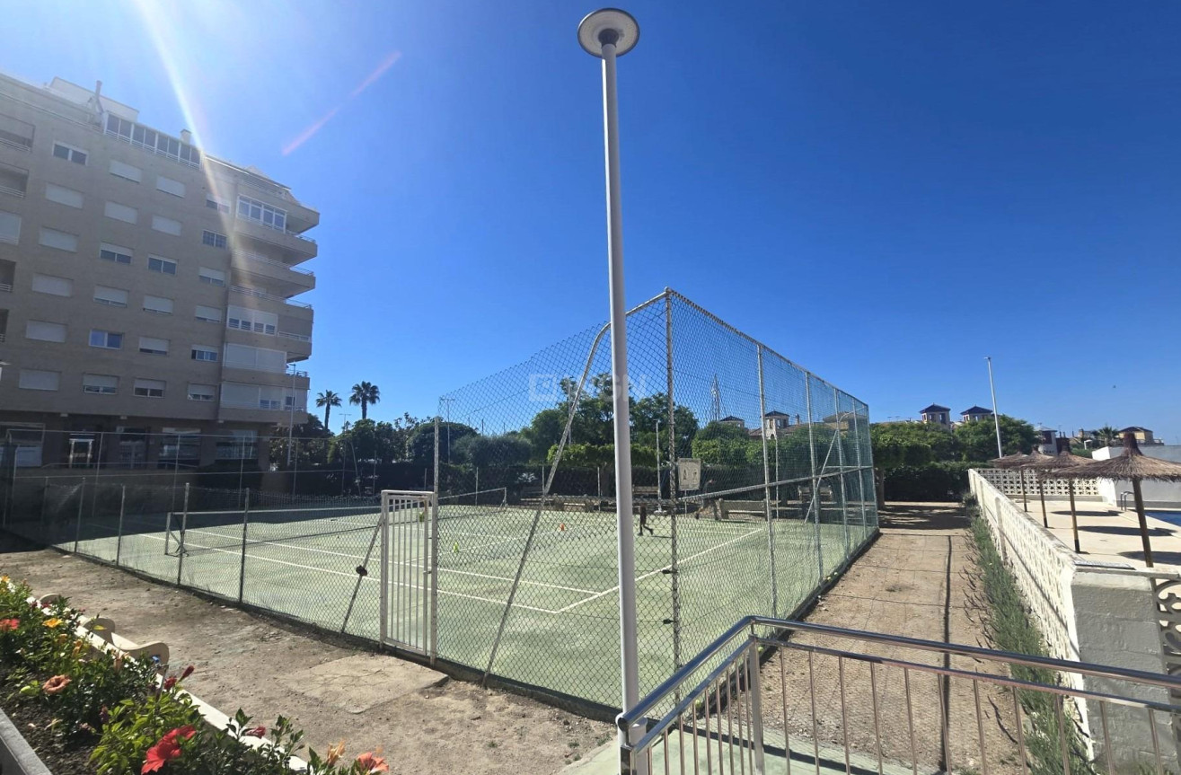 Odsprzedaż - Mieszkanie w bloku - Torrevieja - Puerto Deportivo Marina Salinas