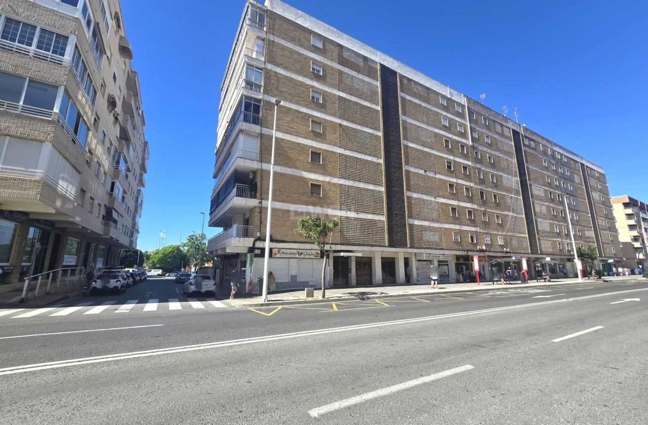 Odsprzedaż - Mieszkanie w bloku - Torrevieja - Puerto Deportivo Marina Salinas