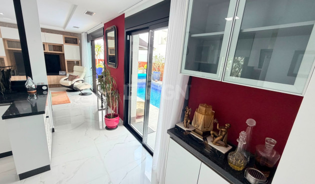 Odsprzedaż - Villa - Los Montesinos - Costa Blanca