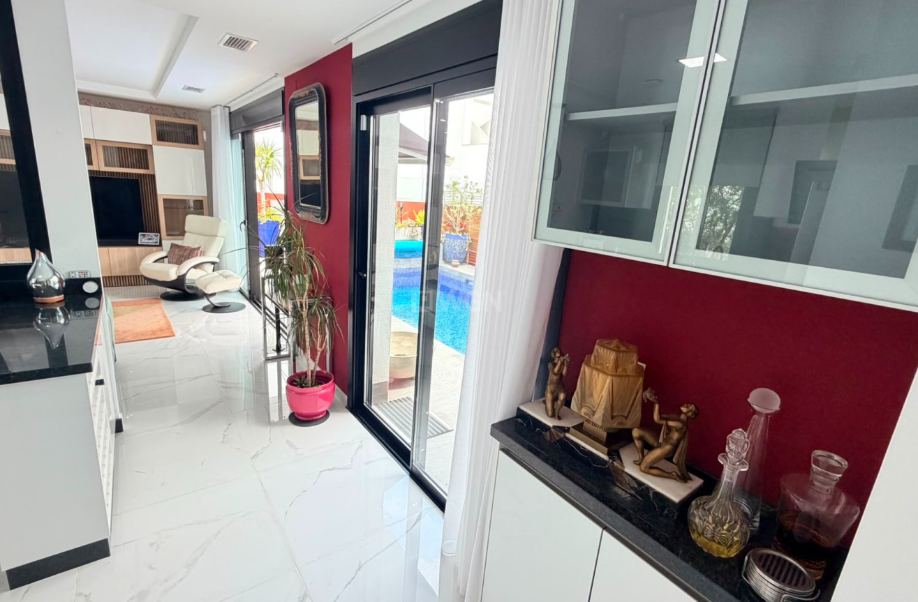 Odsprzedaż - Villa - Los Montesinos - Costa Blanca