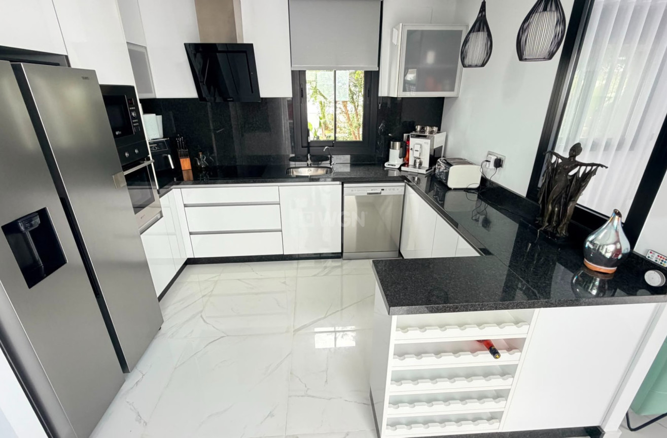 Odsprzedaż - Villa - Los Montesinos - Costa Blanca